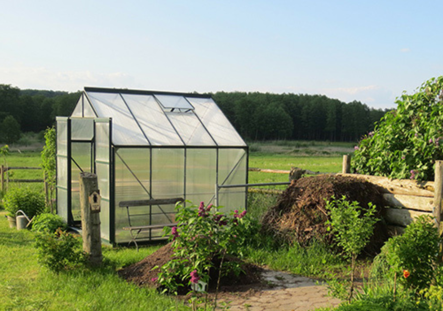 Why are polycarbonate greenhouses so popular