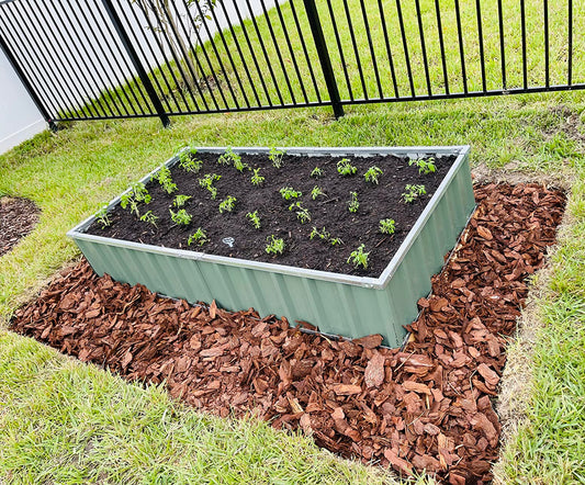 Metal garden planter VS wood planter
