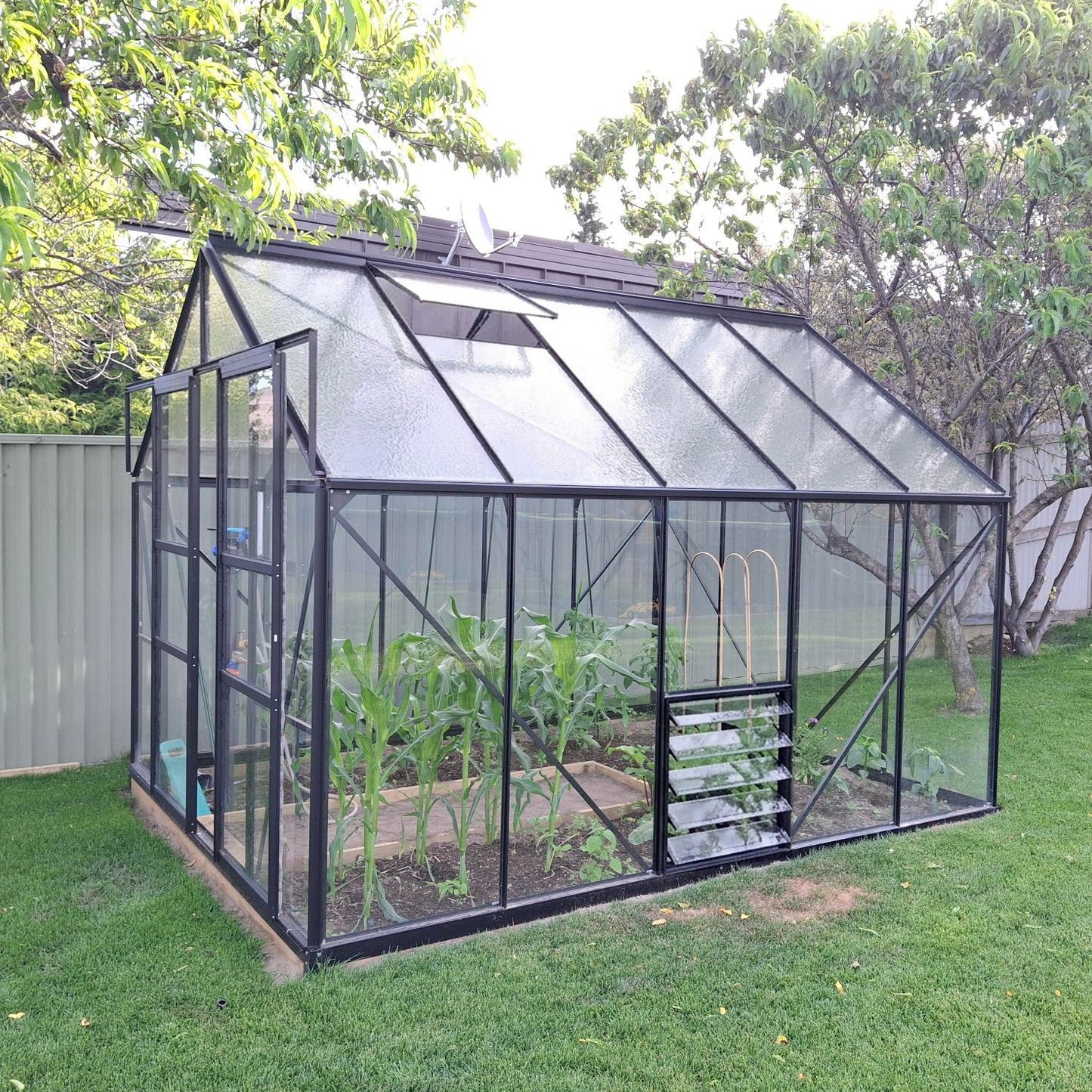 Glasshouse 4mm toughened glass 2570 x 3210 x 2320mm  steelmates
