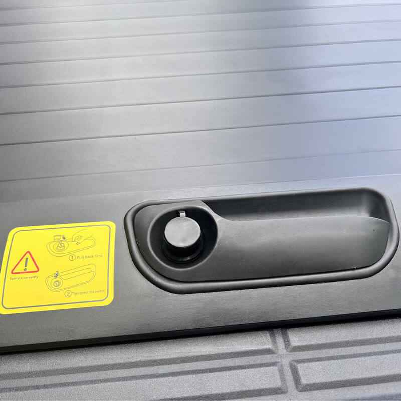 Weather-Tight Manual Roll-Up Cover for Toyota Hilux 2012+