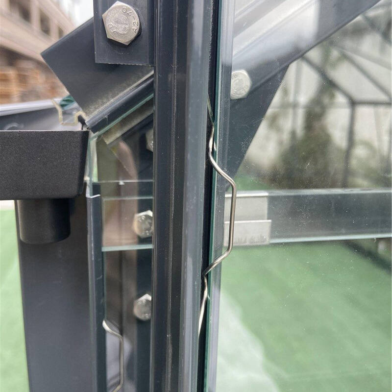 Glasshouse 4mm toughened glass 2440 x 3040 x 2340mm